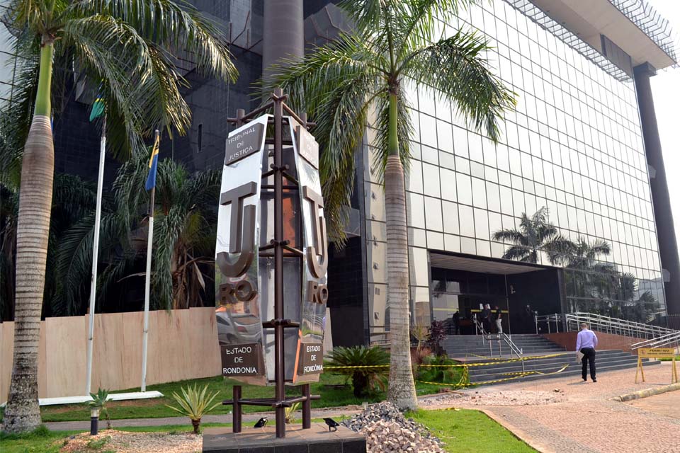 TJ/RO barra lei que suspendeu cobrança de empréstimos consignados a servidores públicos