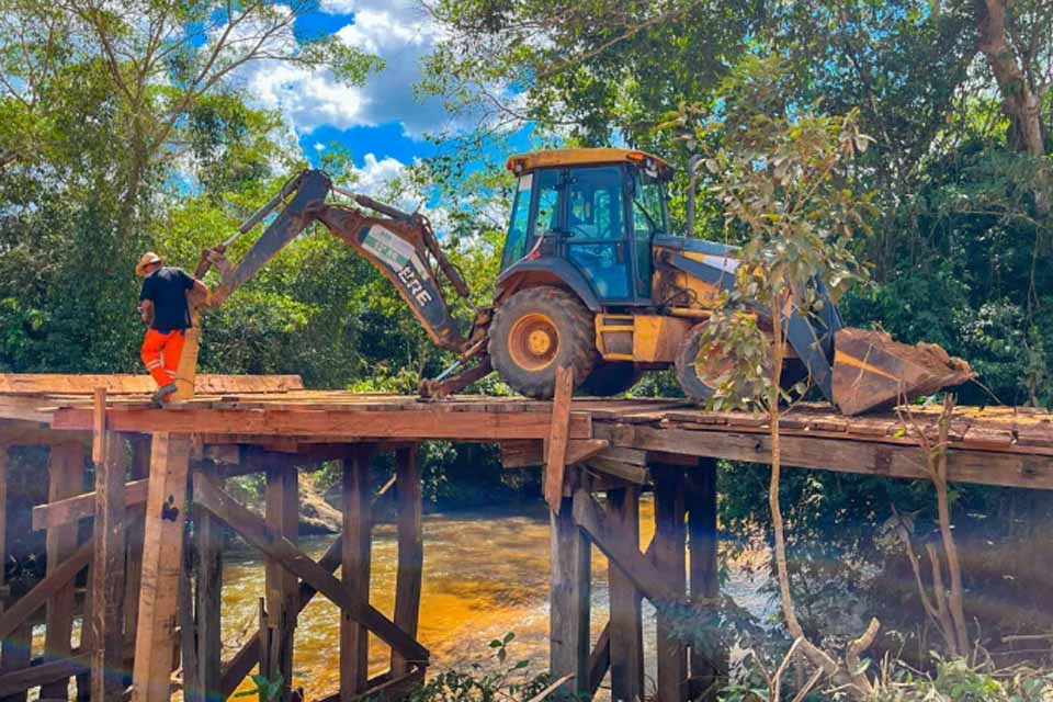 Recuperação completa da ponte sobre o Rio São João, na Rodovia-466, é executada pelo governo 