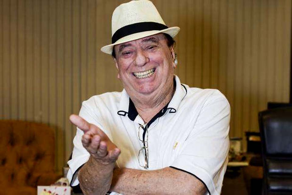 Após uma semana internado, Raul Gil recebe alta do hospital