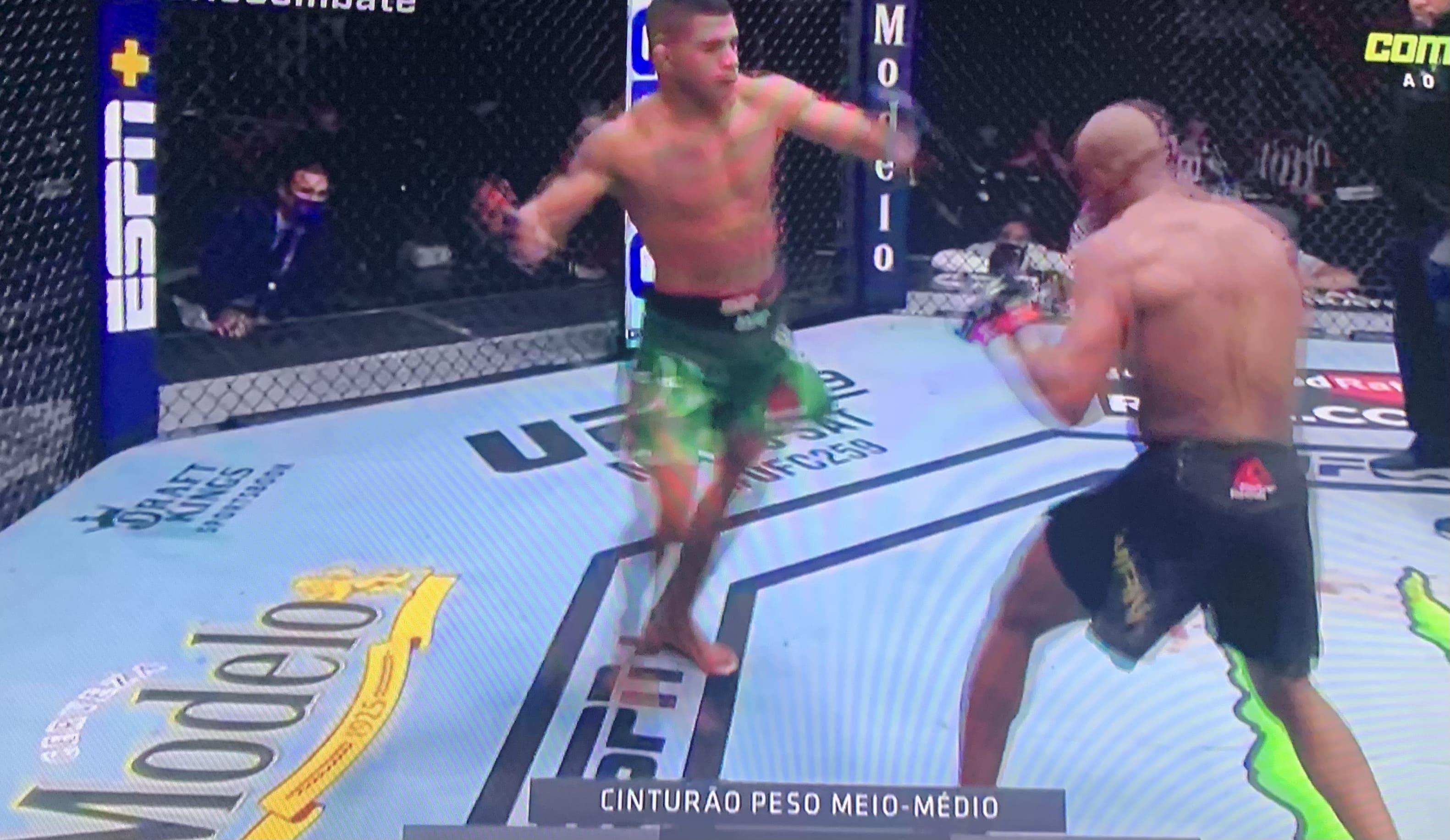 VÍDEO - Kamaru Usman nocauteia Gilbert Durinho no UFC 258