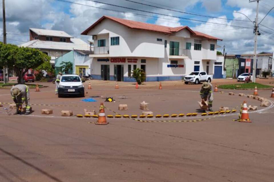 Comtran instala mais uma rotatória na região central de Rolim de Moura, dessa vez na Fortaleza com a Tocantins