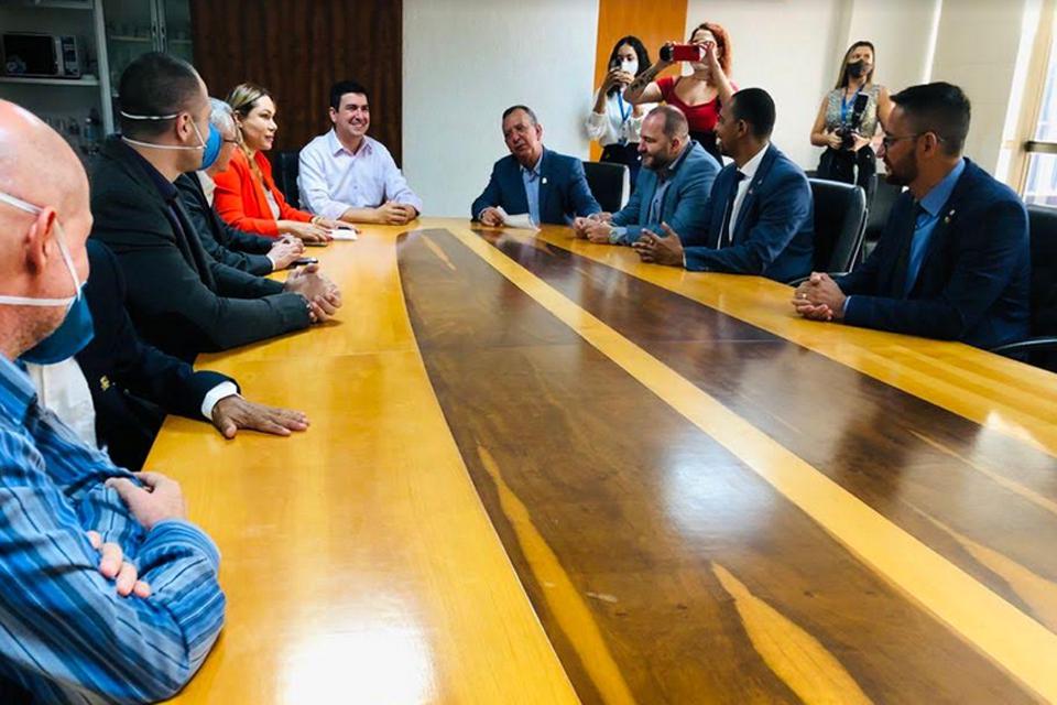  Presidente  da Assembleia Legislativa Alex Redano discute modelo de faculdade estadual com deputados do Tocantins