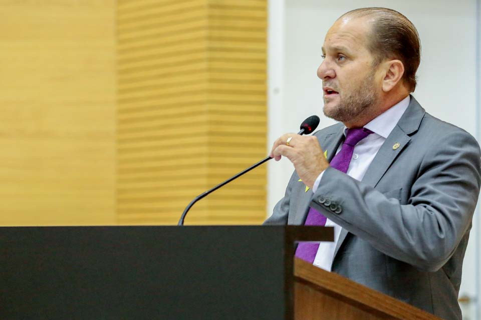 Deputado Cirone Deiró tratou do PCCR da Saúde e a suspensão dos voos da Azul em Cacoal