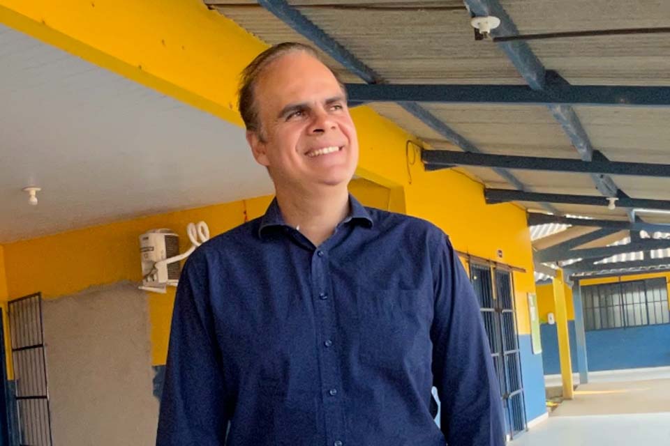 Alan Queiroz propõe realocação de escola abandonada para construção de moradias sociais em Porto Velho