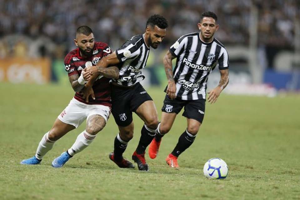 VÍDEO - Flamengo bate o Ceará e assume a liderança do Brasileirão