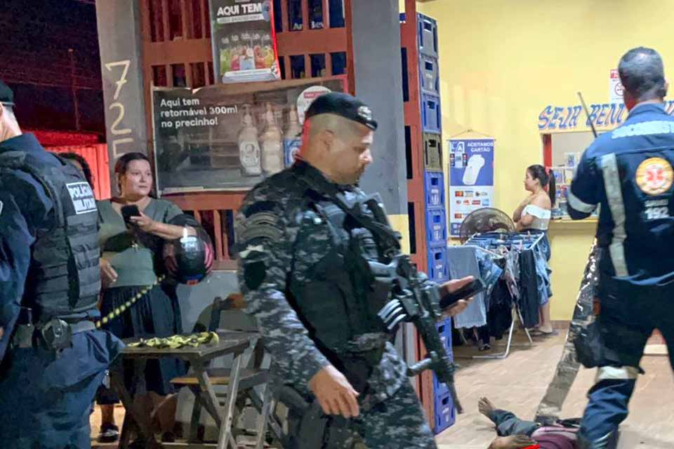 Homem é morto com vários disparos de arma de fogo em bar na zona Leste 
