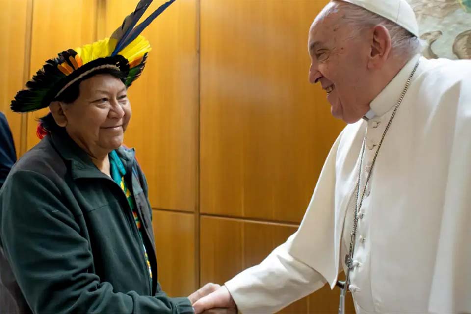 Líder yanomami Davi Kopenawa pede a Papa que apoie retirada de garimpo