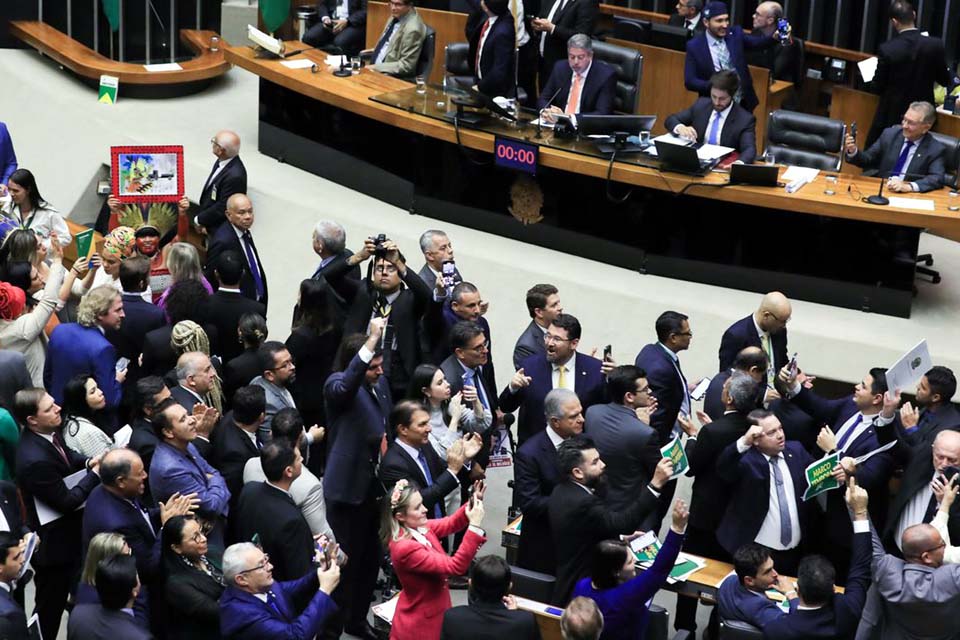 Câmara aprova marco temporal de demarcação de terras indígenas