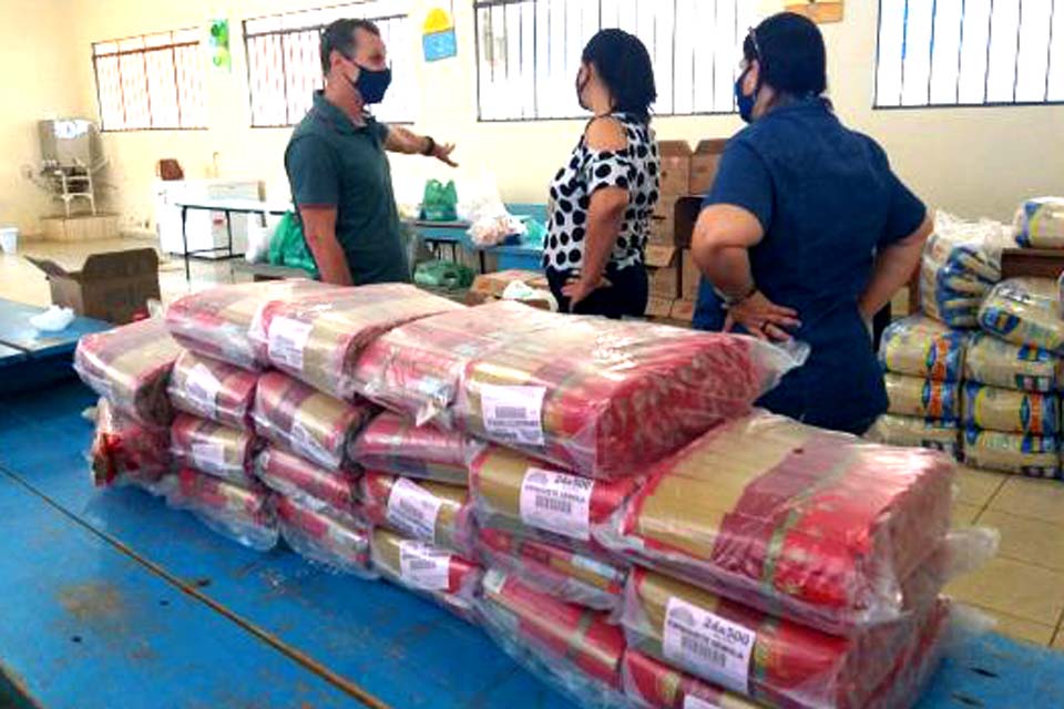 Mais de três mil alunos da Regional foram beneficiados com entrega de kits de merenda escolar