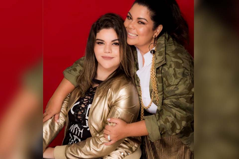 Filha de Fabiana Karla completou 21 anos e impressiona em fotos raras: parecem irmãs