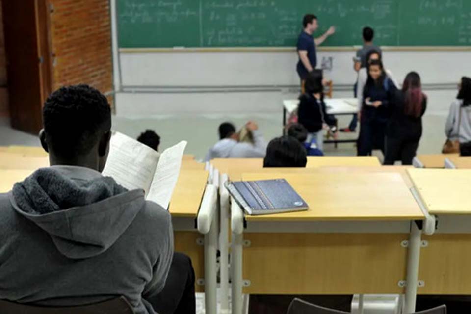 Sistemas de ensino que ofertam o ensino médio devem enviar informações dos estudantes até 8 de março