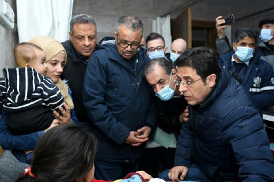 Chefe da OMS visita áreas rebeldes da Síria atingidas por terremoto