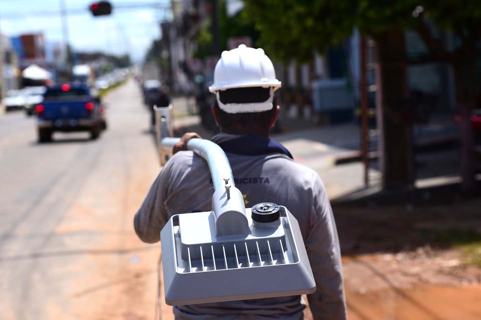 Prefeitura inicia instalação das lâmpadas de LED