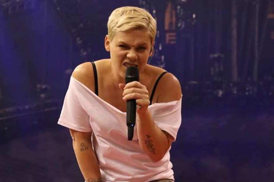 Após se recuperar do coronavírus, cantora Pink faz doação milionária para o combate da doença