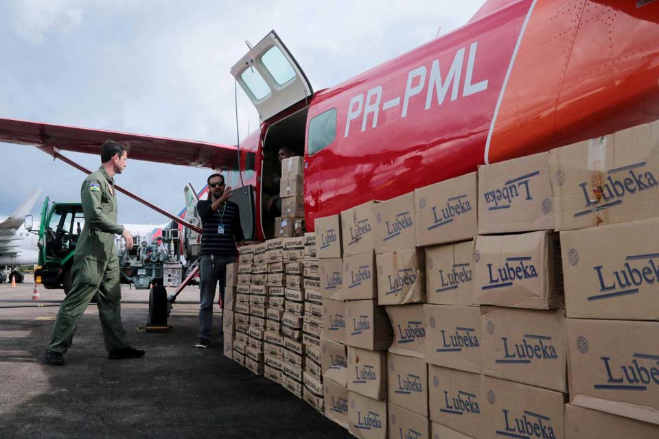Aeronaves do Corpo de Bombeiros e Base Aérea de Porto Velho trazem nova remessa de 60 mil máscaras de proteção NR95