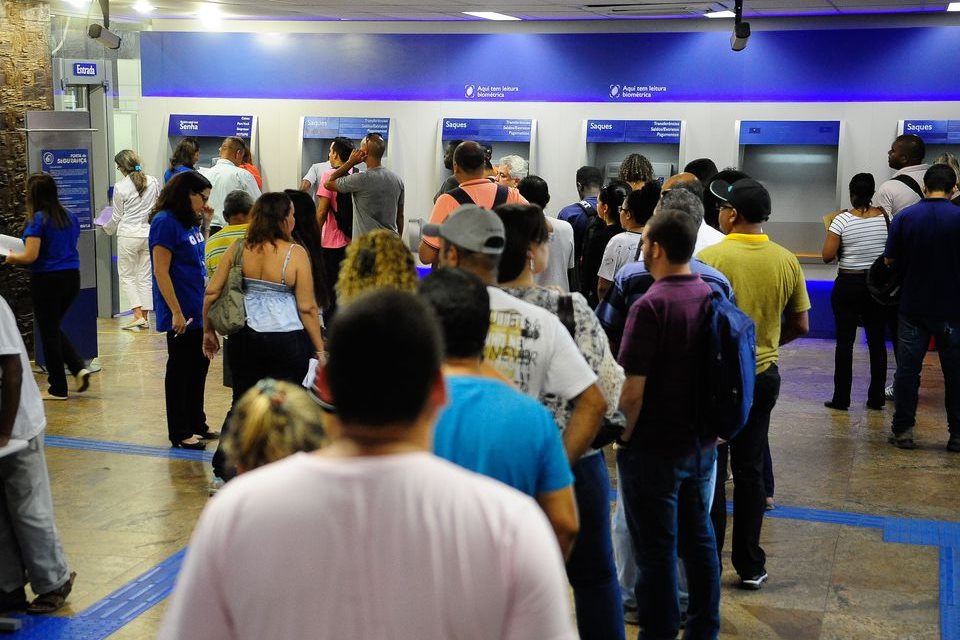 Governo transfere PIS/Pasep para o FGTS e permite saque de R$ 1.045