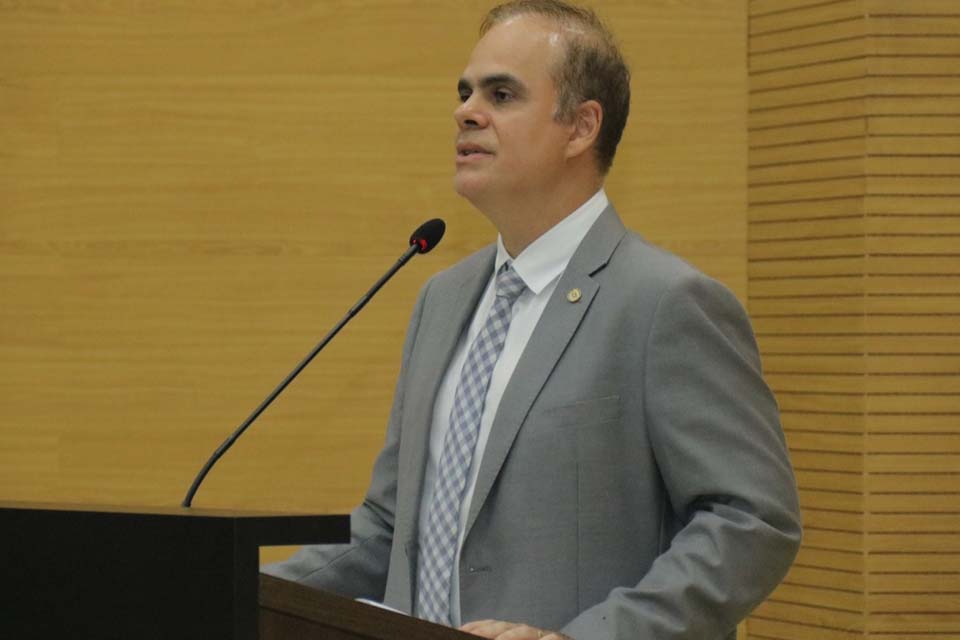 Deputado Alan Queiroz solicita a revitalização da escola Salomão Silva, em Nova Mamoré