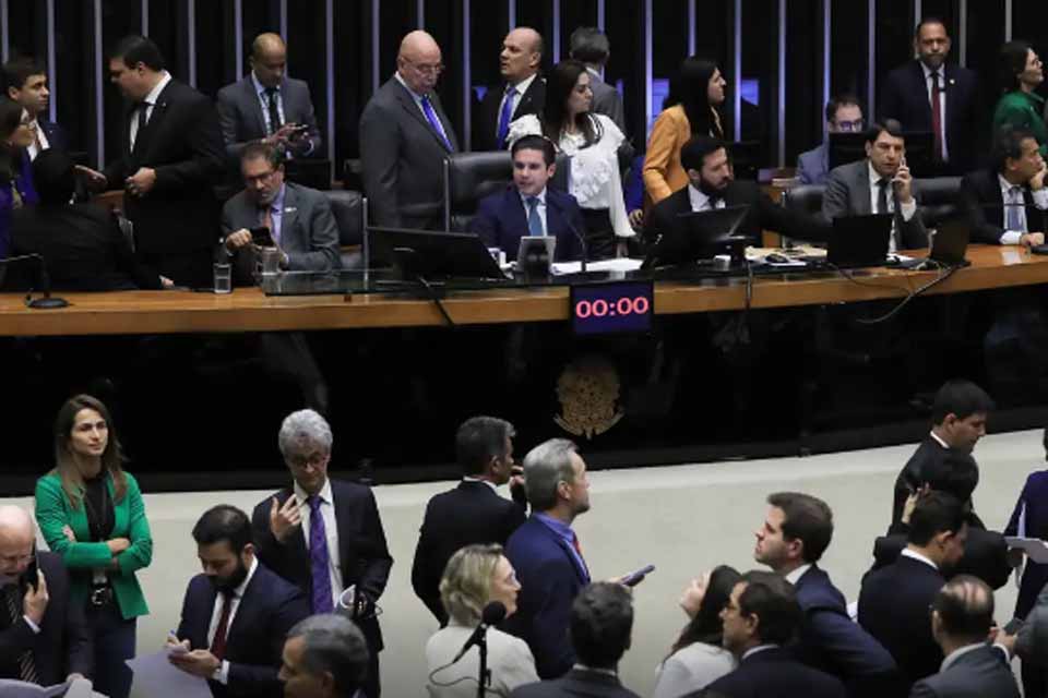 Câmara derruba voto secreto em PEC da Blindagem por falta de quórum