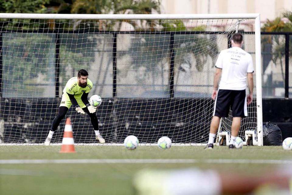 Vasco avalia condição física do time para retornar ao Carioca