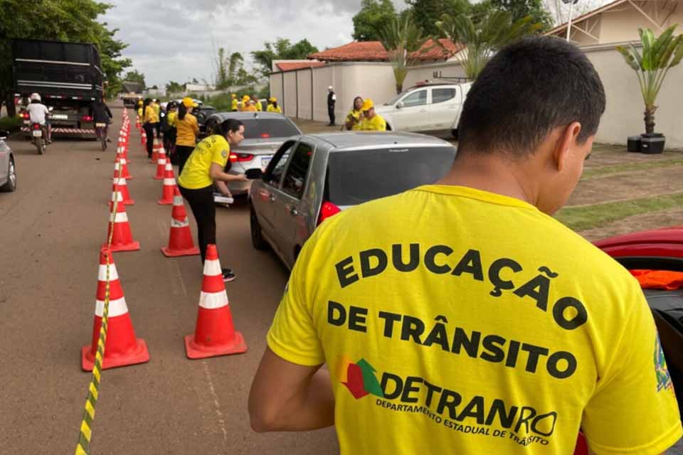 Ações educativas direcionadas a condutores de carros e motos são intensificadas em julho