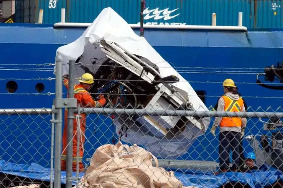 Possíveis restos humanos são achados em destroços do submarino Titan