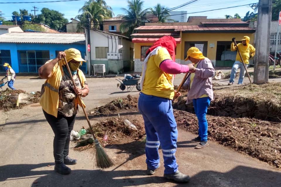 Serviços de limpeza chegam ao conjunto Habitar Brasil, em Porto Velho