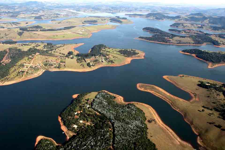 Sistema Cantareira tem volume de 27% da capacidade nesta segunda