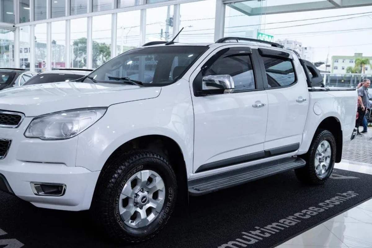 Criminosos armados roubam caminhonete em Cacoal e fogem pela RO-383