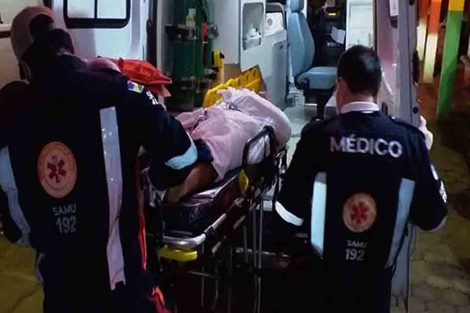 Homem é atacado a pauladas durante festa na zona leste