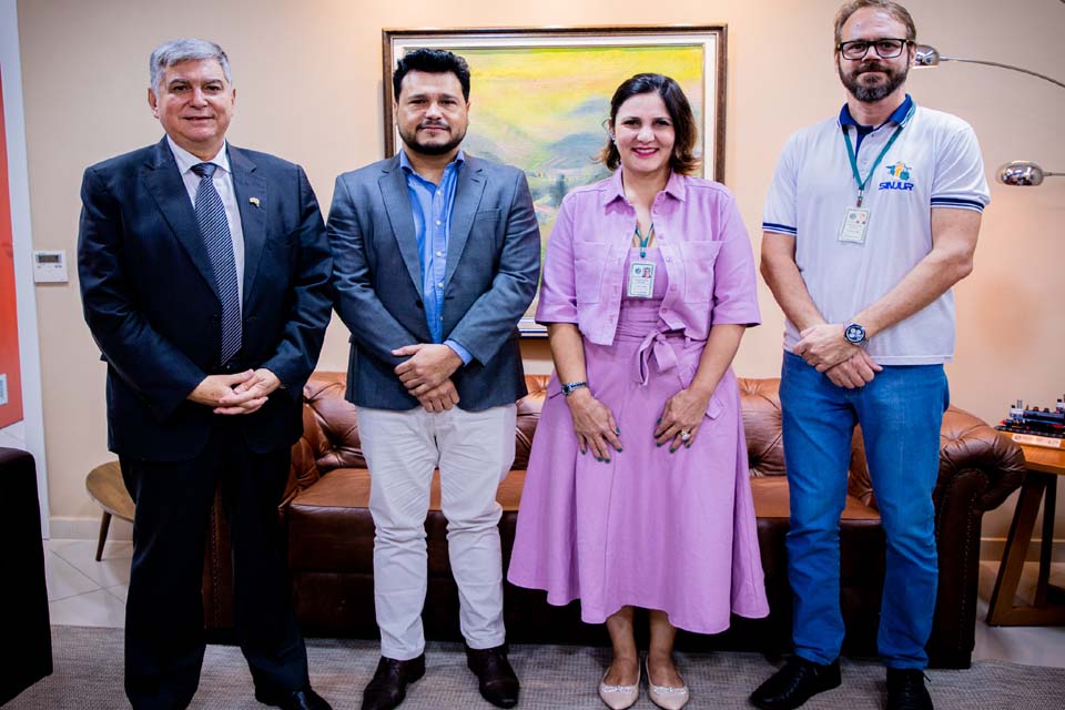 Presidente do TJRO recebe visita institucional do presidente da Assembleia Legislativa na companhia de diretores do SINJUR