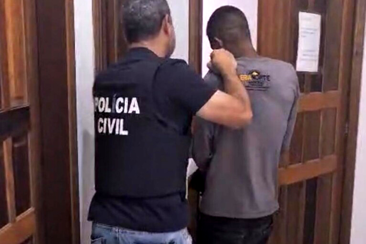 Suspeito é preso dentro banheiro de supermercado após furto