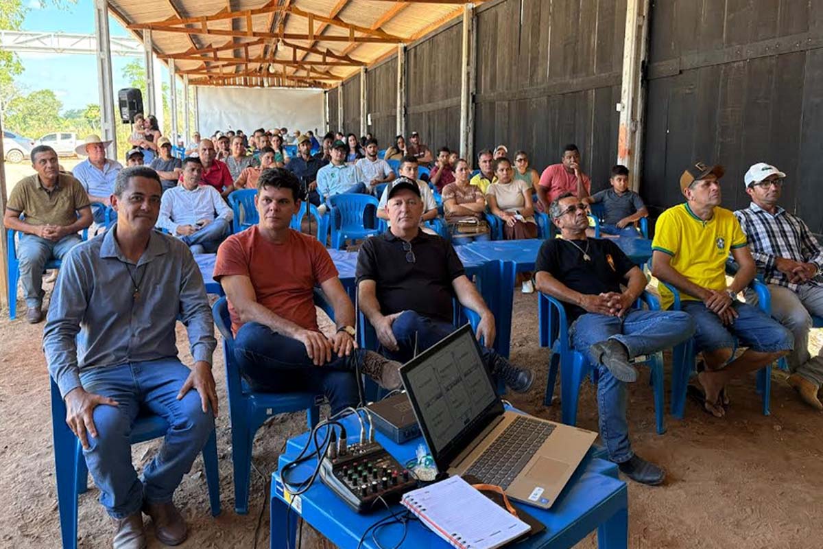 Associação Aproleite de Urupá recebe implementos agrícolas com recurso do deputado Pedro Fernandes