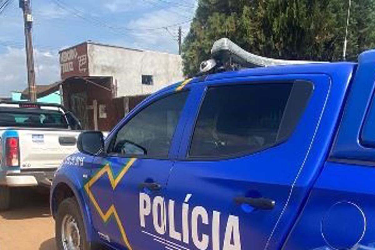 Denúncia termina com apreensão de mais de 5 kg de drogas e arma