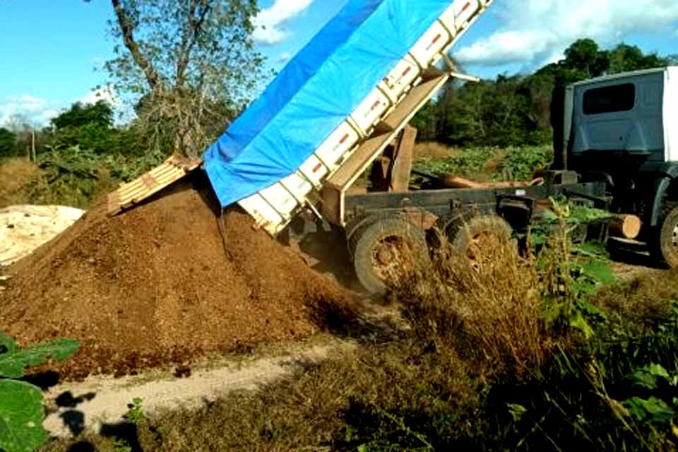 Programa Porteira Adentro garante transaporte de frango para agricultores 
