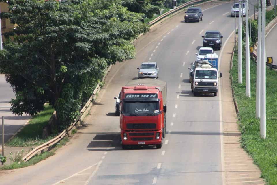 Licenciamento de veículos com placa final 1, 2 e 3 encerra na próxima segunda-feira, 31