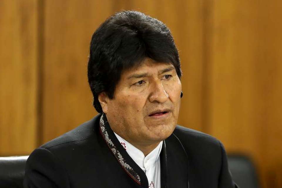 Evo Morales deixa Argentina após vitória de aliado e embarca para Venezuela