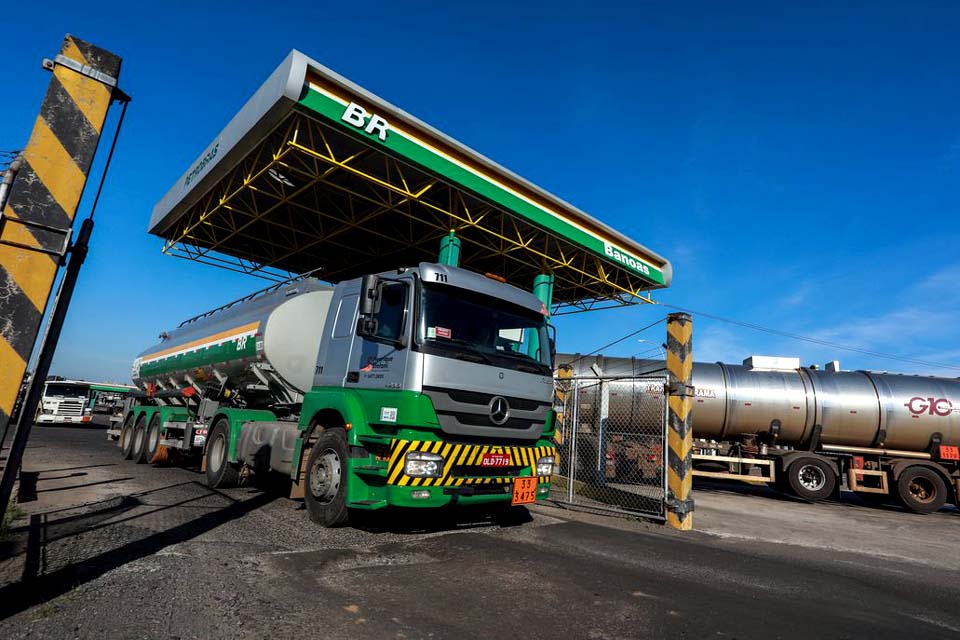 Ministérios defendem venda de refinarias após Congresso pedir bloqueio