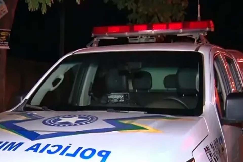 PM impede tentativa de feminicídio e prende homem armado com facão