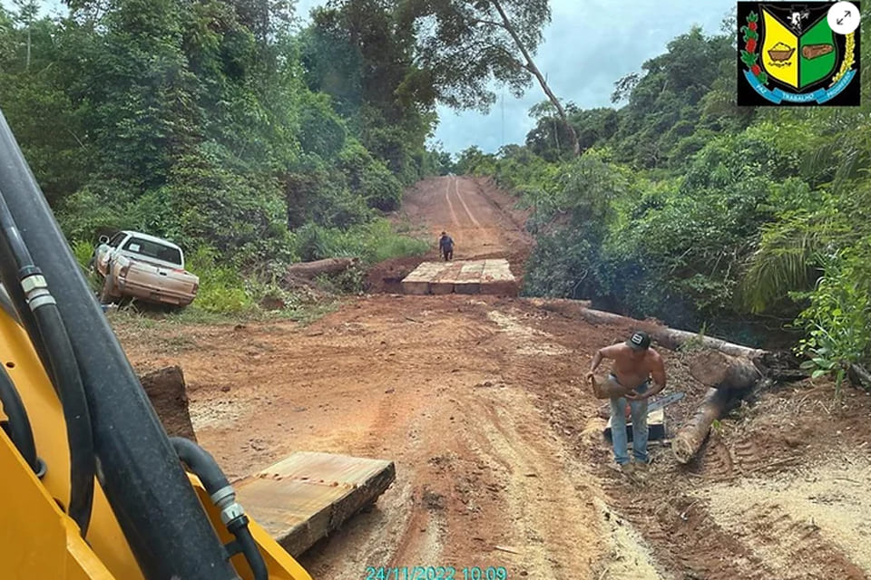 Prefeitura execuita a construção de mais uma ponte na zona Rural do município