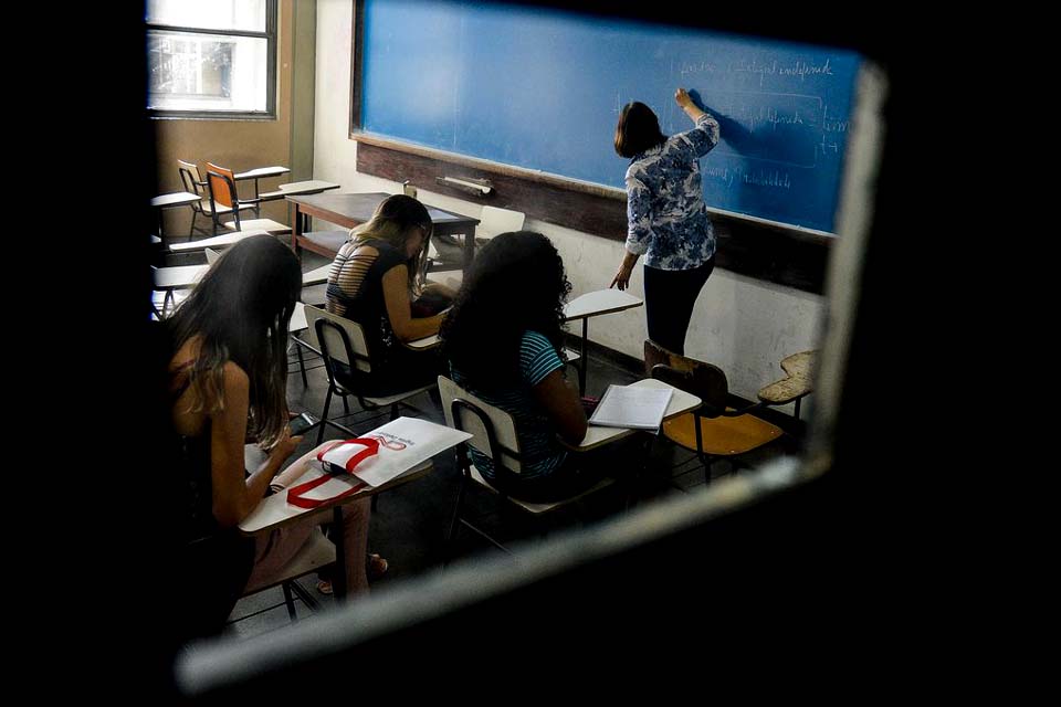 AGU: nível superior vale como comprovação em concurso para nível médio