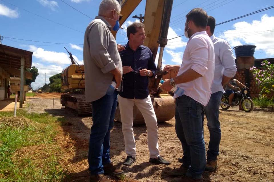  Prefeito Hildon Chaves de acompanha o andamento das obras no bairro Flamboyant