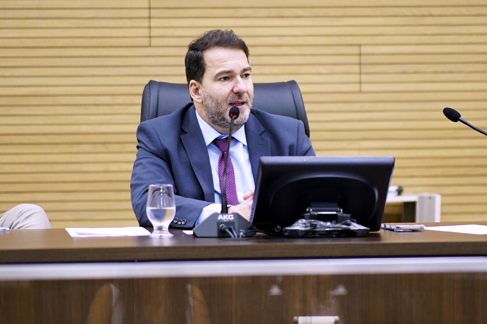 Alex Redano indica contratação de médico cardiovascular para o Centro de Hemodiálise de Cacoal