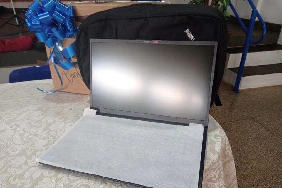 Professores estaduais são contemplados pelo Governo de Rondônia com notebooks