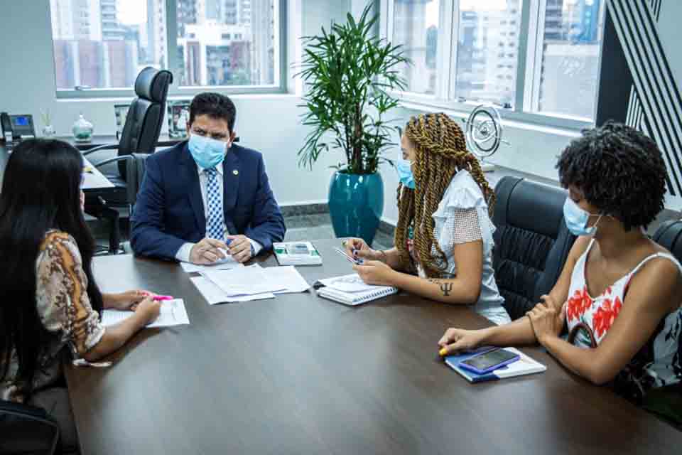 Projeto de Lei sobre pobreza menstrual em Rondônia é pauta entre Dep. Jair Montes e Associação Filhas do Boto Nunca Mais