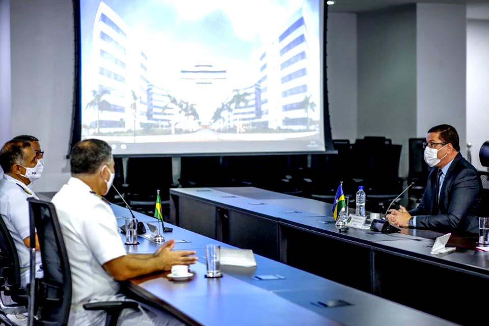 Governador Marcos Rocha enfatiza importância das ações da Marinha do Brasil durante reunião com o comandante do 9º Distrito Naval