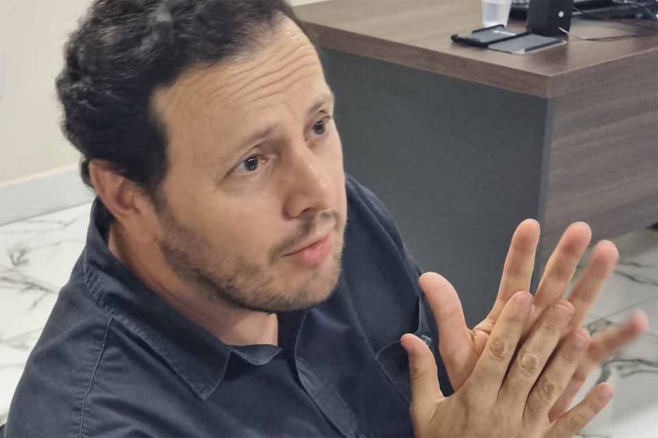 Entrevista: Flori diz ser de direita, afirma que Bolsonaro sofre lawfare e confirma articulações para 2026: “Meu nome começou a aparecer”