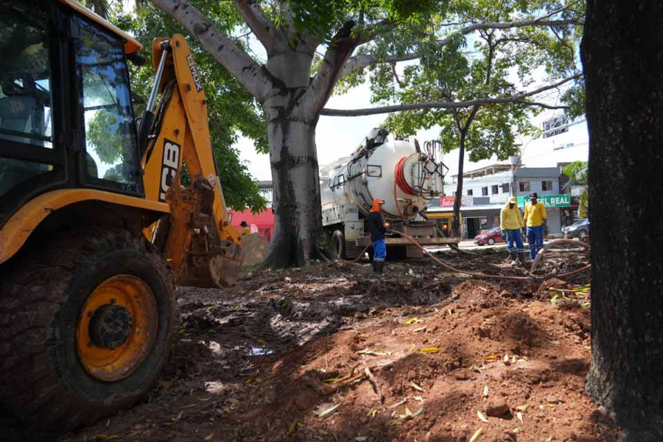 Prefeitura de Porto Velho realiza intervenção em trecho da avenida Jorge Teixeira para eliminar alagamentos e faz troca de manilhas
