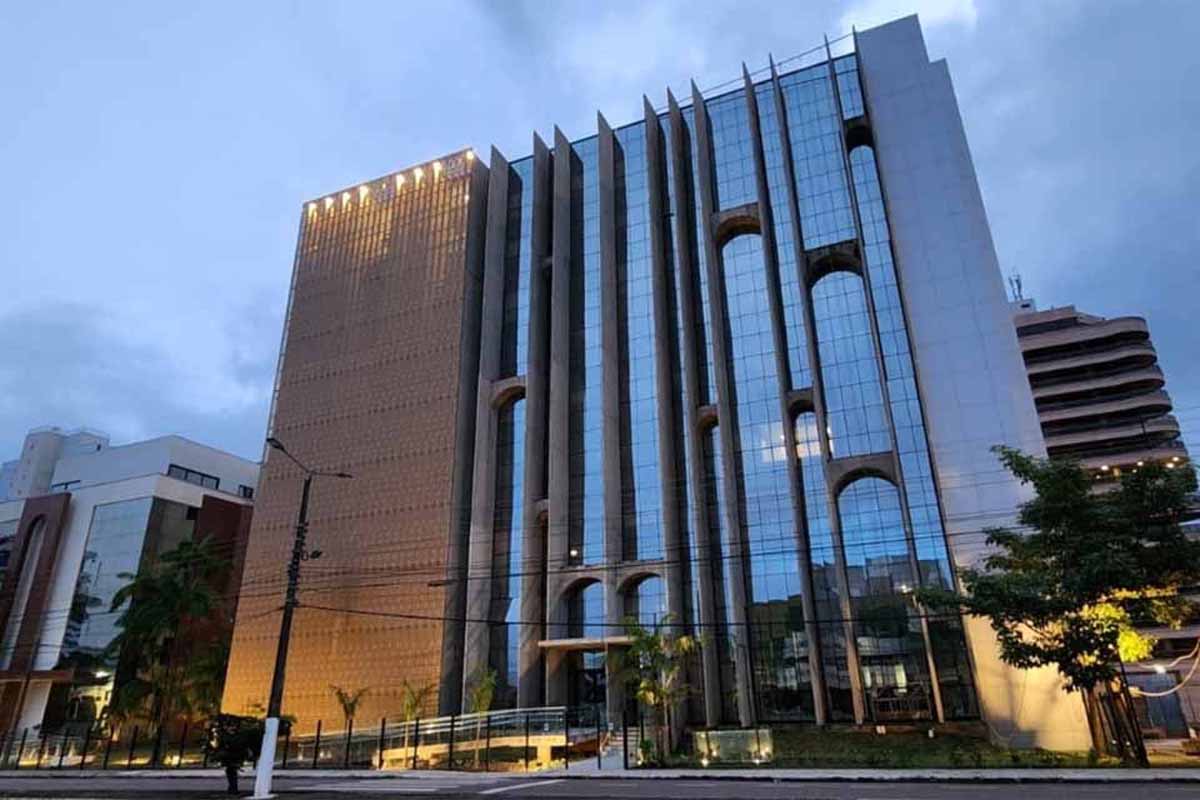 TCE mantém suspensão de gratificações de gabinete na Câmara; presidente tem 15 dias para responder