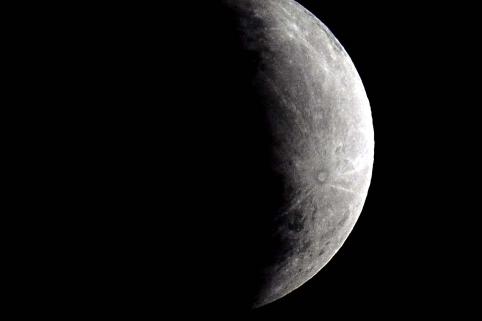 Nasa anuncia programa para levar primeira mulher à Lua em 2024