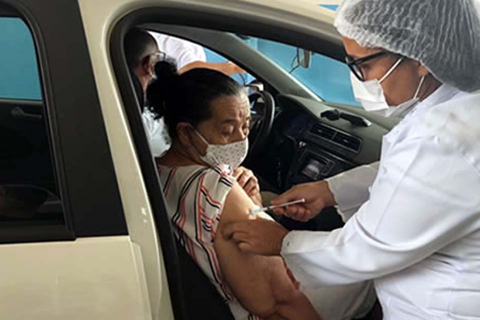 Município inicia a vacinação de idosos de 79 a 77 anos nesta segunda-feira (15)